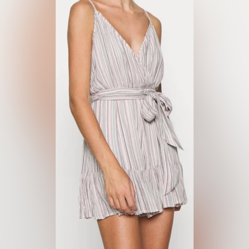 American Eagle Outfitters Cream and Gray Romper